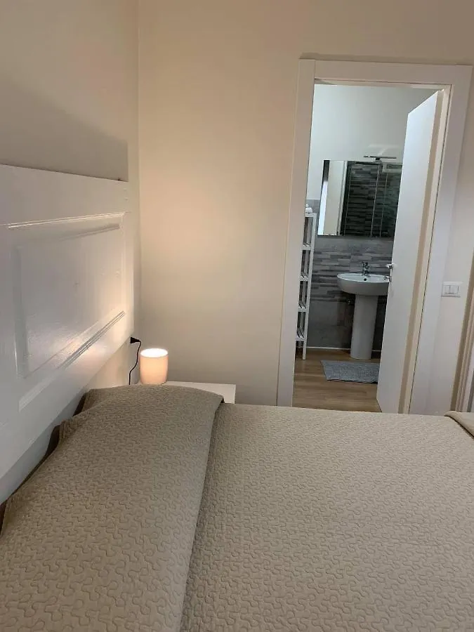 בית הארחה Garlate Affittacamere The Door In The Room And Parking Space איטליה