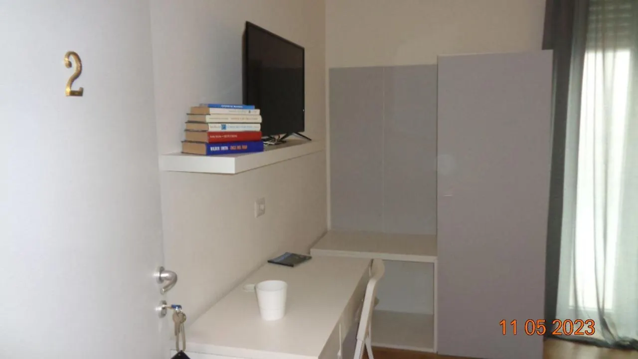 Garlate Affittacamere The Door In The Room And Parking Space איטליה