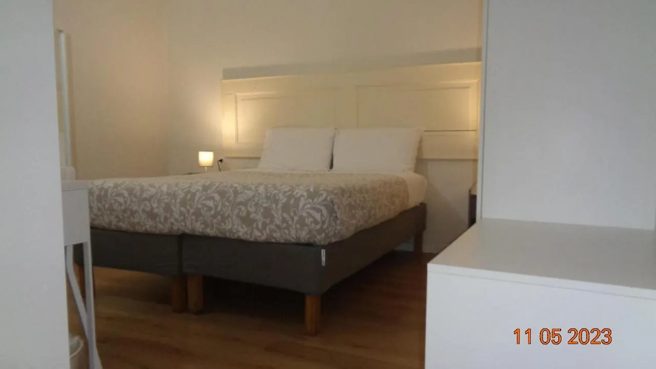Garlate Affittacamere The Door In The Room And Parking Space בית הארחה