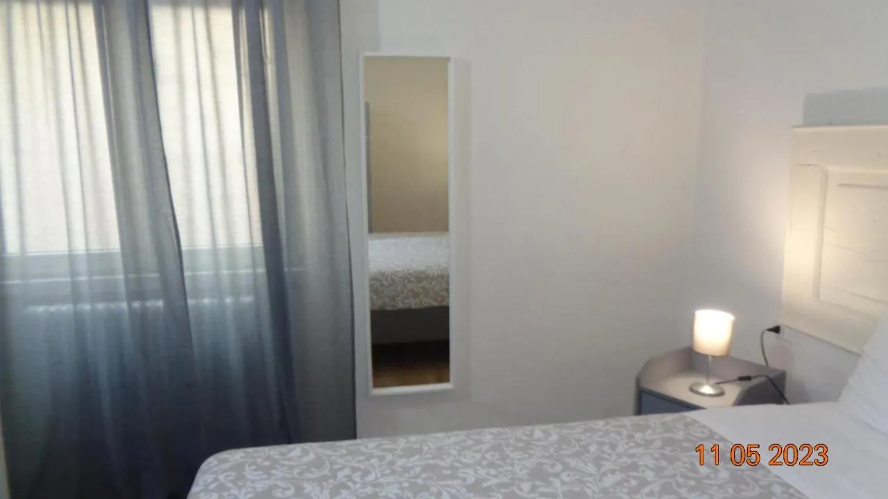 Garlate Affittacamere The Door In The Room And Parking Space בית הארחה