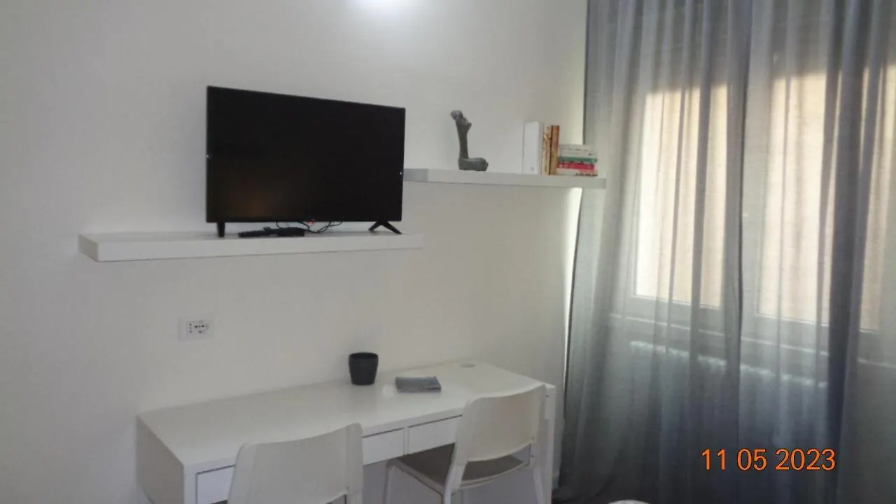 Garlate Affittacamere The Door In The Room And Parking Space בית הארחה